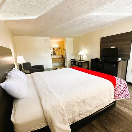 Oyo Hotel San Antonio Lackland Afb Seaworld Hwy 90 W Exterior photo
