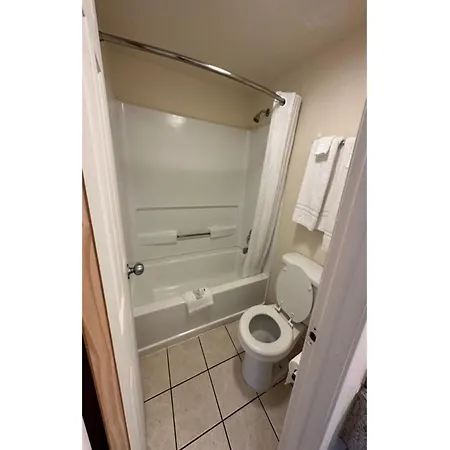 Oyo Hotel San Antonio Lackland Afb Seaworld Hwy 90 W Exterior photo